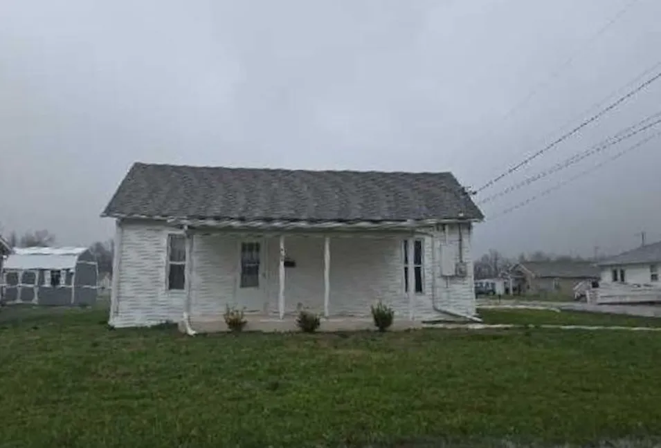 1202 W Locust Street Bowling Green, MO 63334, Pike County