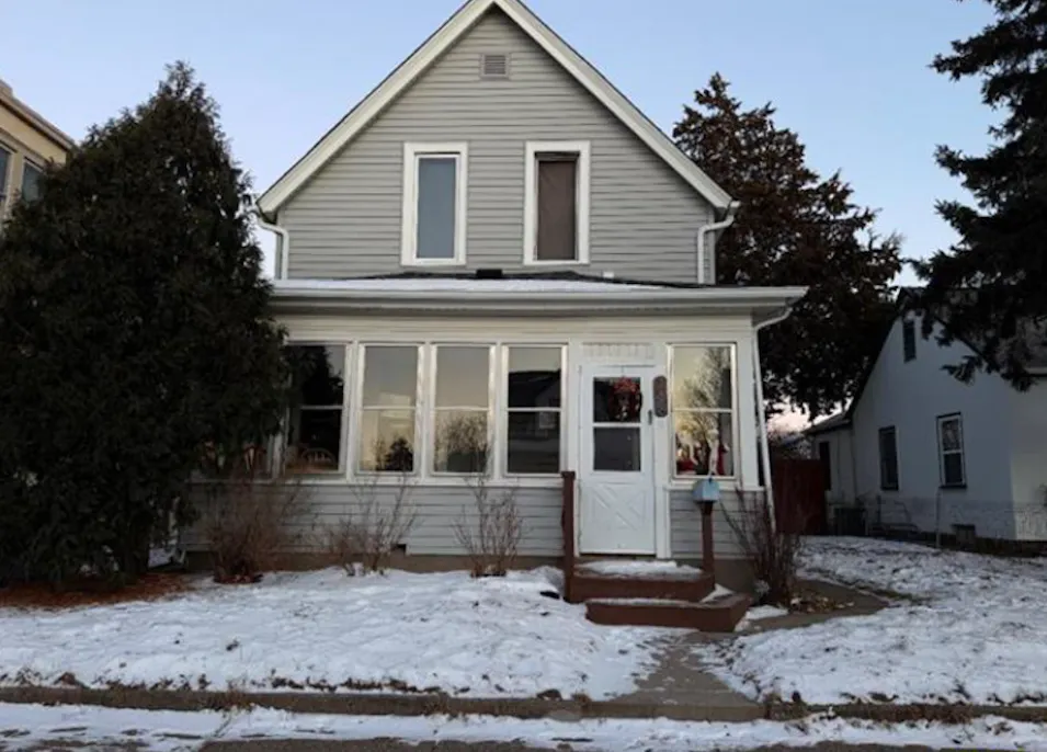 145 5th Ave S South Saint Paul, MN 55075, Dakota County