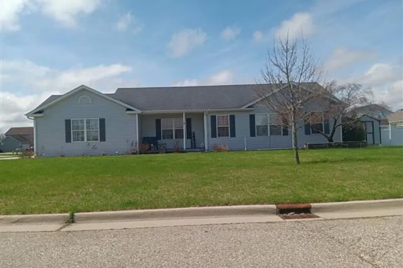 10074 Blue Jay Dr, Freeland, MI 48623, Saginaw County