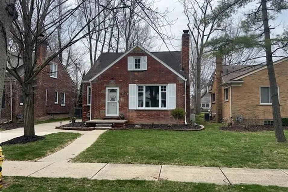 2015 Huntington Blvd Grosse Pointe Woo, MI 48236, Wayne County