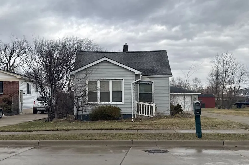 22203 Masonic Blvd Saint Clair Shores, MI 48082, Macomb County