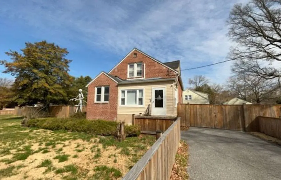 2126 Turkey Pt Rd Baltimore, MD 21221, Baltimore County