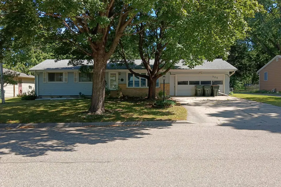 325 Charles St SW Hutchinson, MN 55350, McLeod County