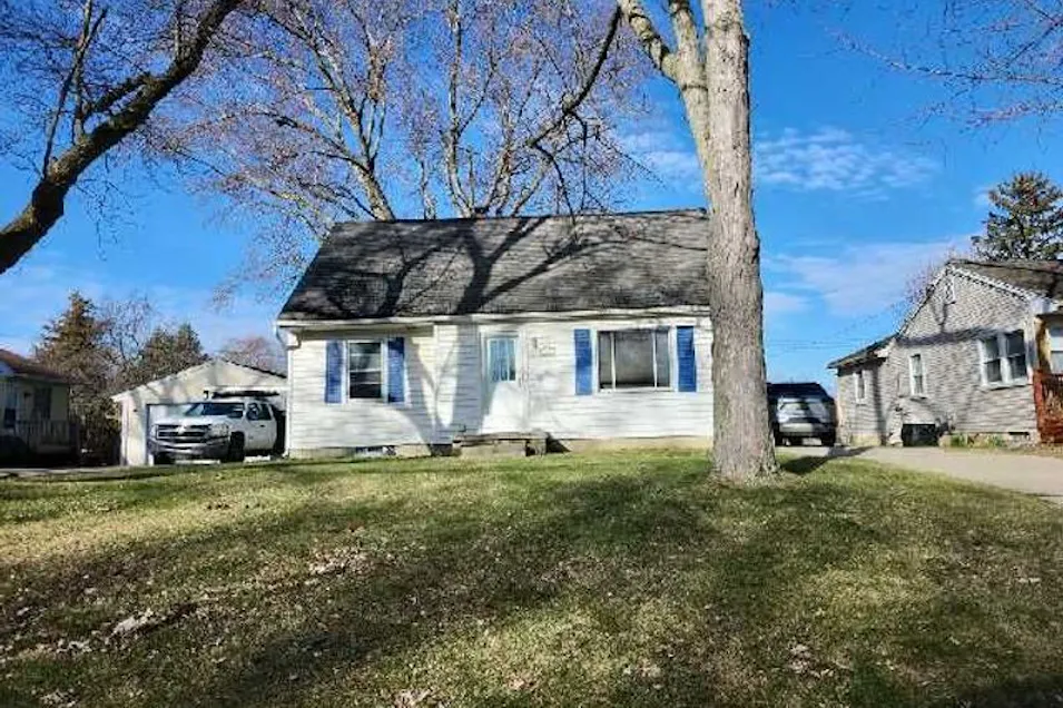 121 Julian Avenue Lansing, MI 48917, Eaton County