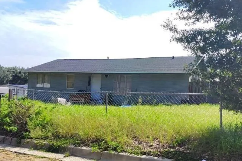 10th St, Dade City, FL 33523 #1