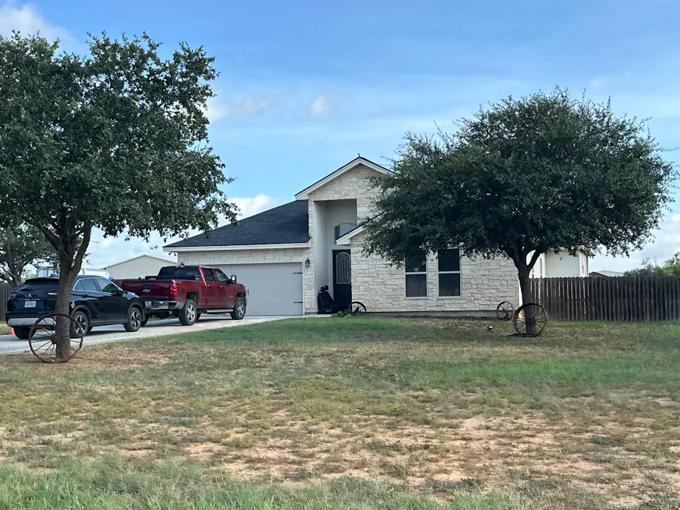 153 W Medium Meadow Dr Lytle, TX 78052, Atascosa County