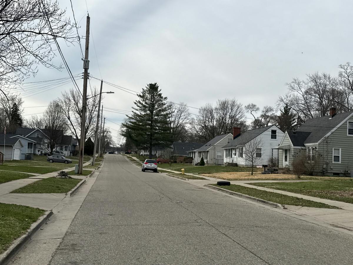Collingwood Ave, Wyoming, MI 49519