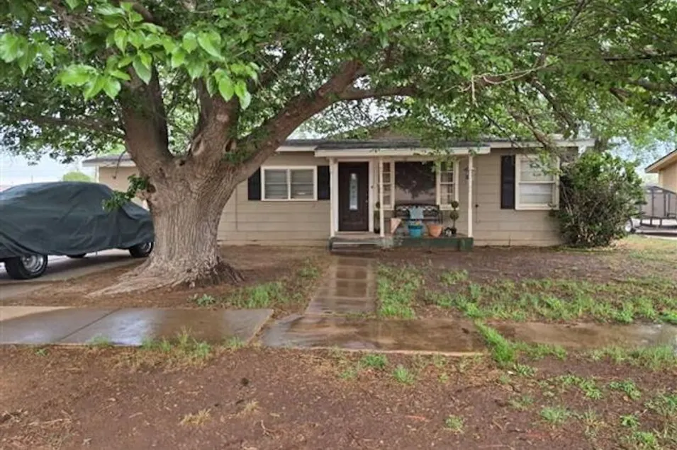 902 NE 4th Pl Andrews, TX 79714, Andrews County