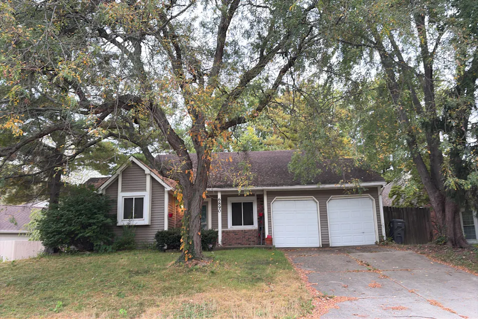 6890 Caledonia Cir Indianapolis, IN 46254-3626, Marion County