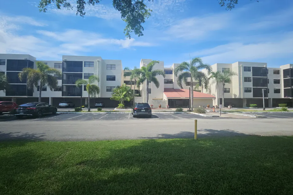 106 Lake Emerald Dr Apt 315 Oakland Park, FL 33309, Broward County