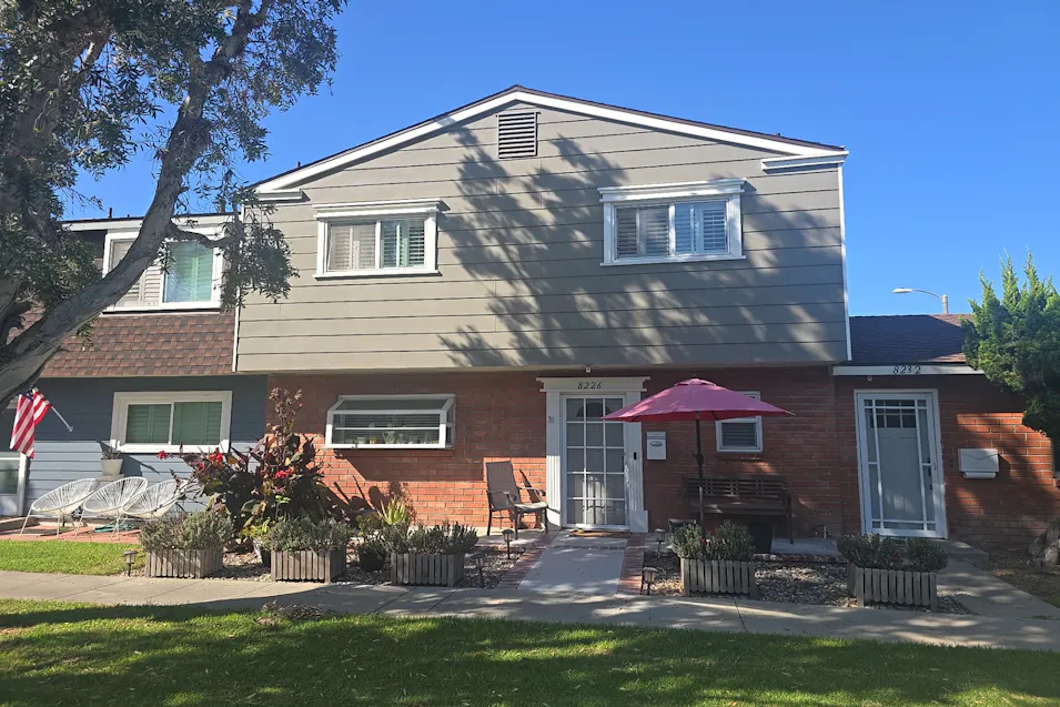 8226 Pennington Dr Huntington Beach, CA 92646, Orange County