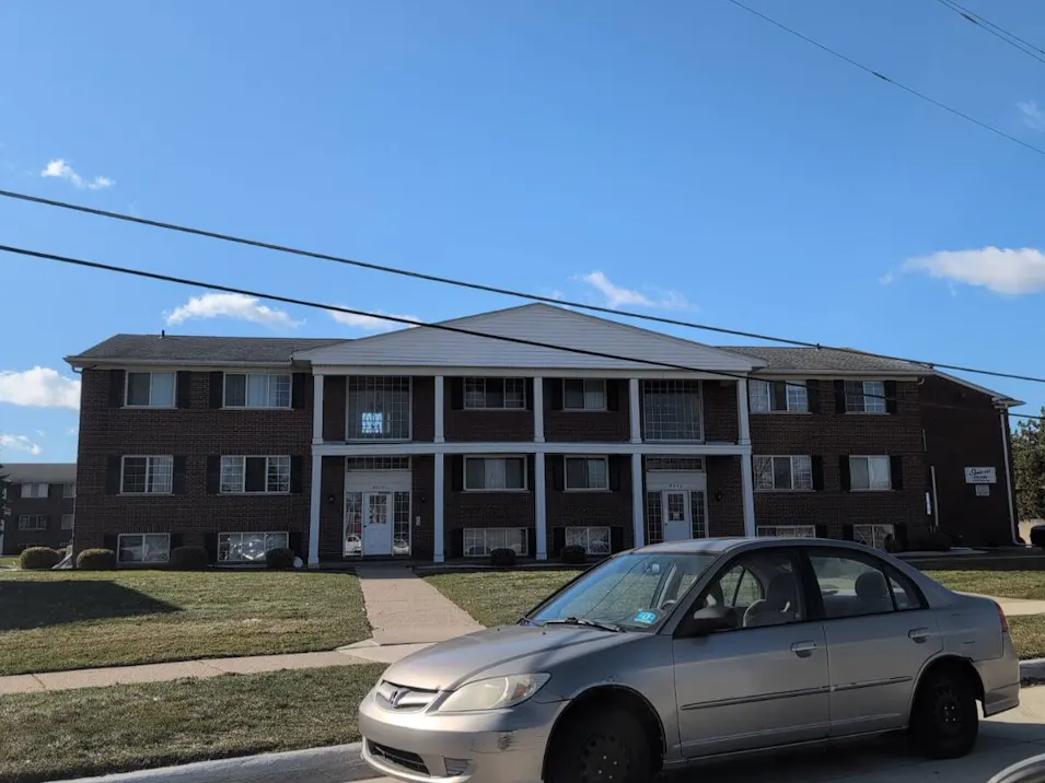 8260 Crestview Dr Apt 5 Sterling Heights, MI 48312, Macomb County
