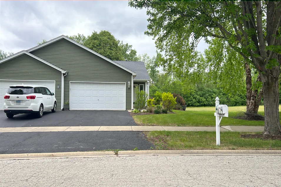 30 S Walnut Dr North Aurora, IL 60542, Kane County