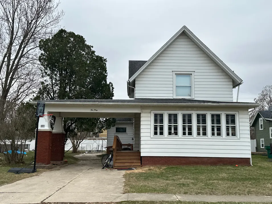 240 E Center St Petersburg, MI 49270-9701, Monroe County