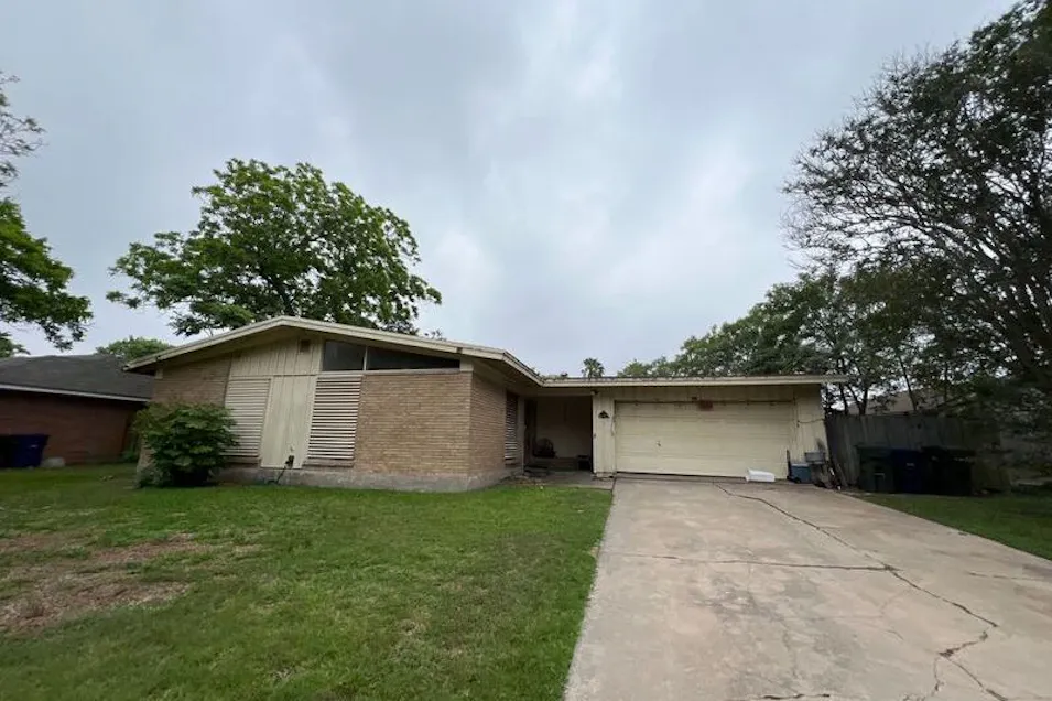 3225 Orlando Dr Corpus Christi, TX 78411, Nueces County