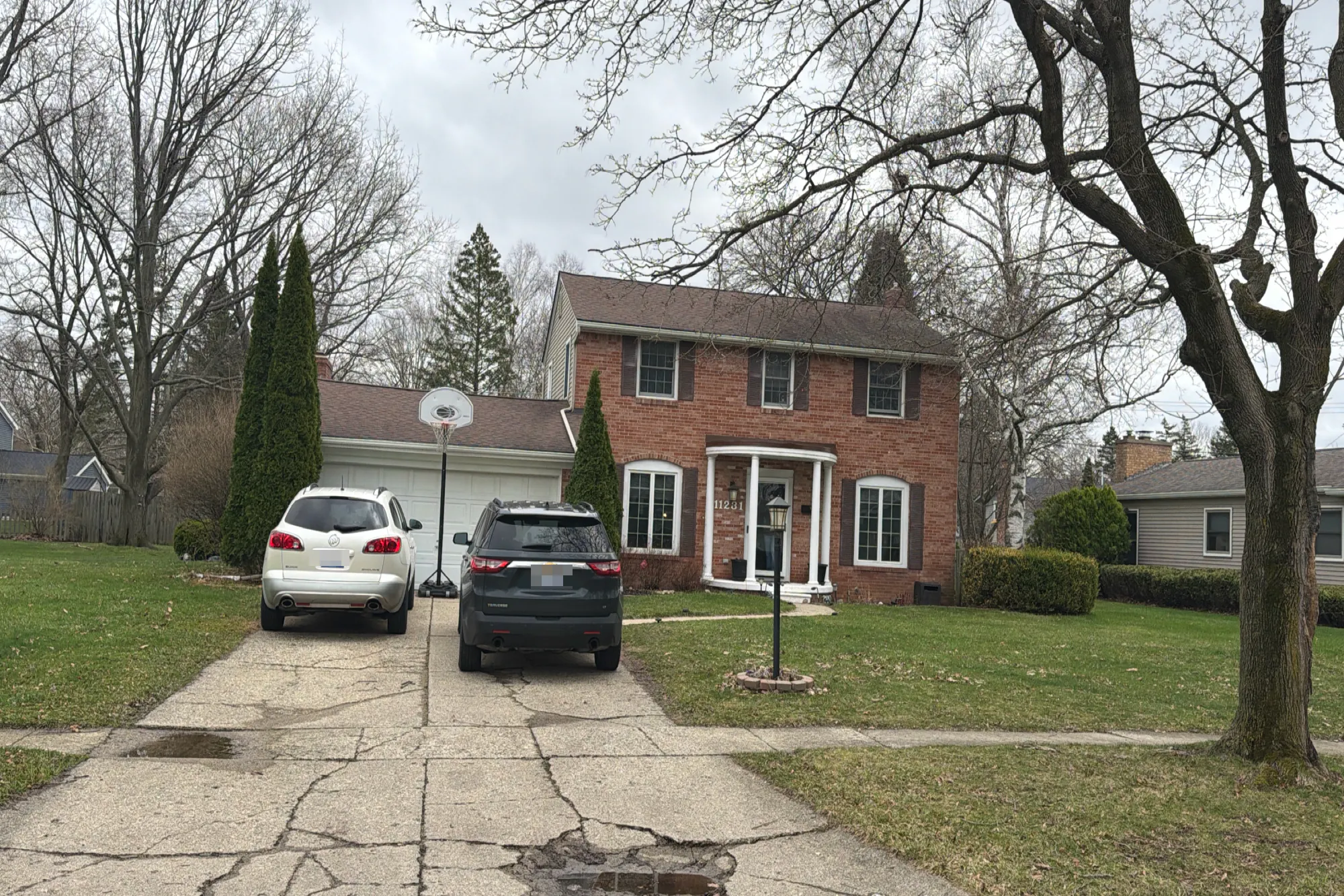 Woodbridge Dr, Grand Blanc, MI 48439