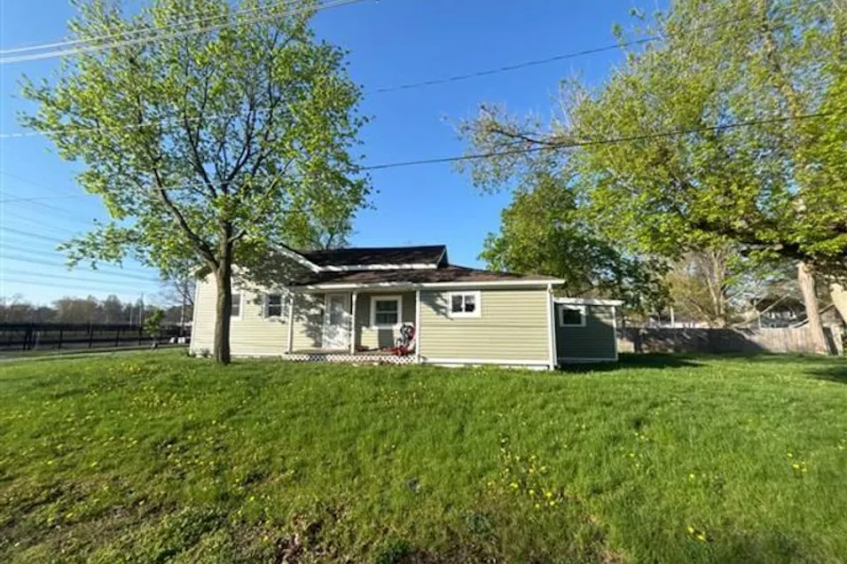 421 W Railroad St Dowagiac, MI 49047, Cass County