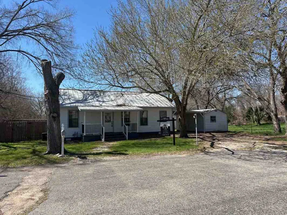 339 N Water St La Grange, TX 78945, Fayette County