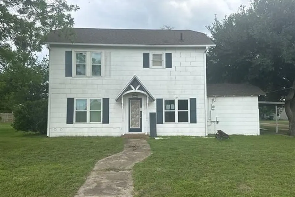 403 E Avenue A Rosebud, TX 76570, Falls County