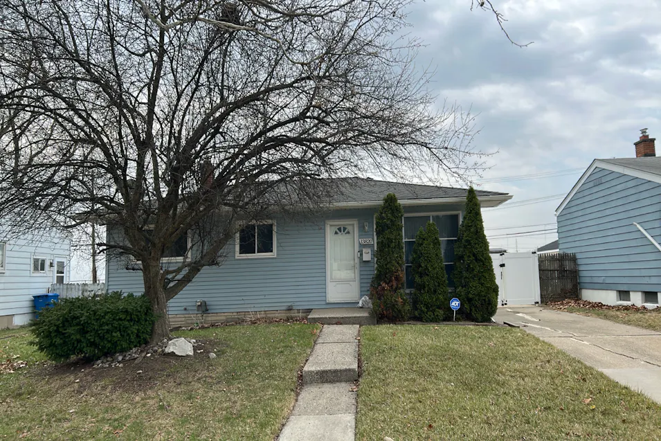 13820 Sherman Ave Warren, MI 48089, Macomb County