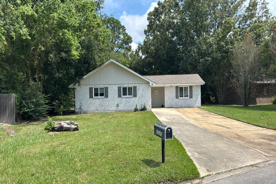 2220 University Street Gautier, MS 39553, Jackson County