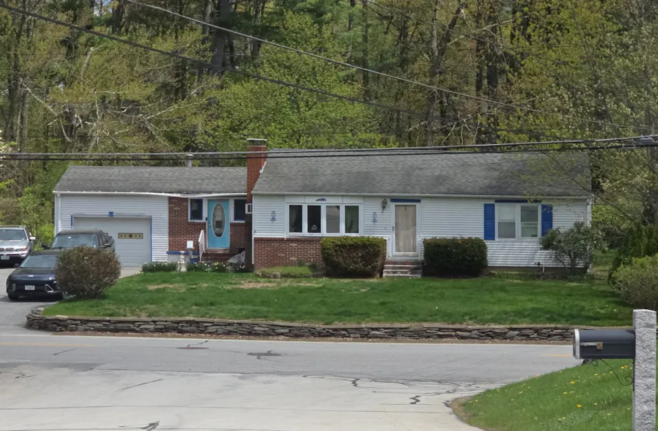18 Dublin Ave Nashua, NH 03063, Hillsborough County