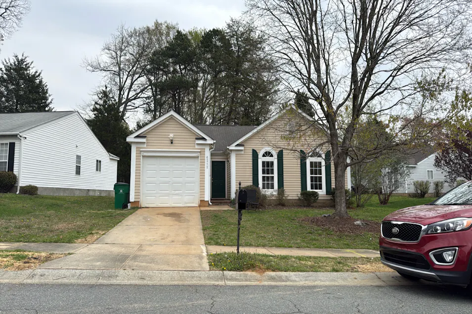 6212 Foster Brook Dr Charlotte, NC 39793, Mecklenburg County