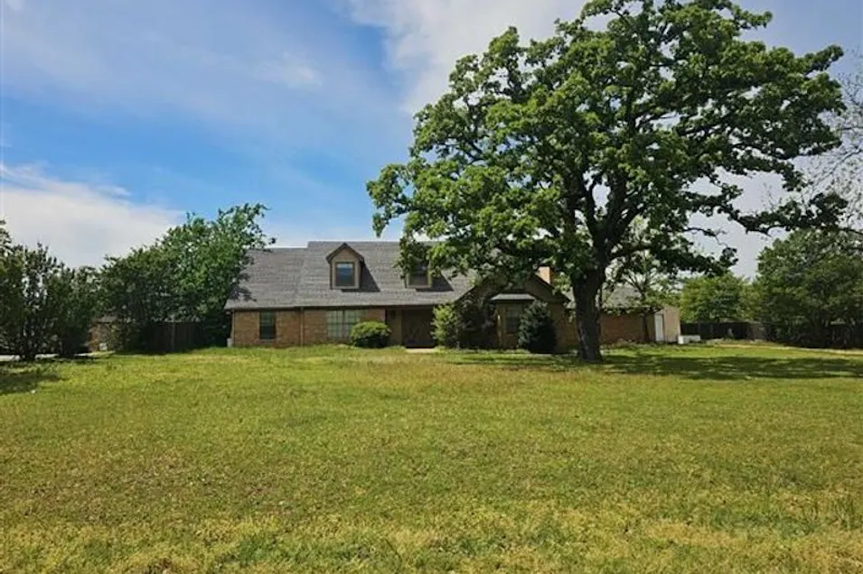2727n Hill Ter Cleburne, TX 76031, Johnson County