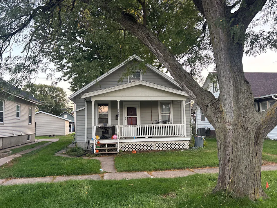 1027 F Ave NW Cedar Rapids, IA 52405, Linn County