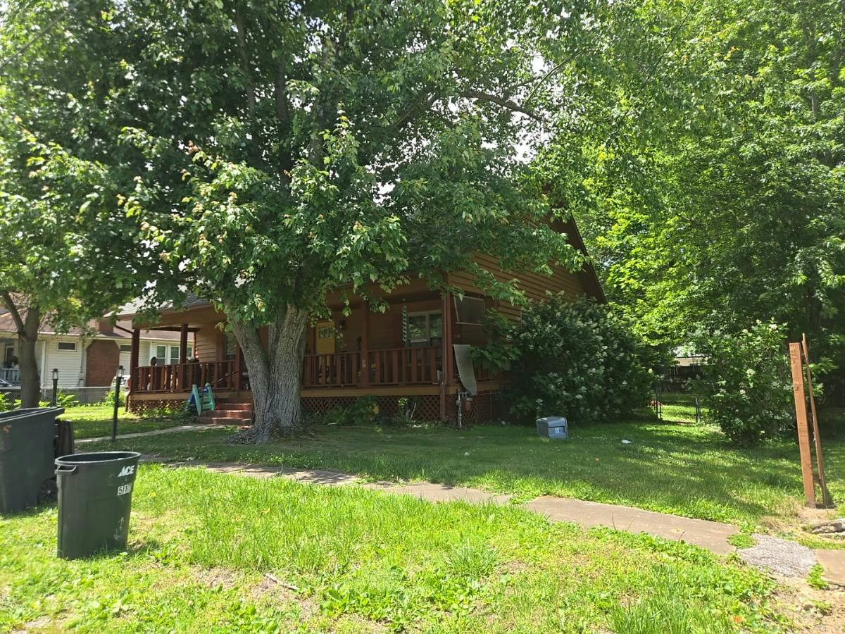 20th St, Herrin, IL 62948
