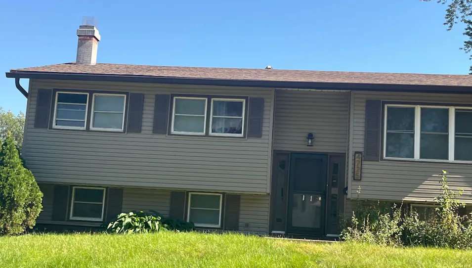 4725 N Harrison St Davenport, IA 52806, Scott County