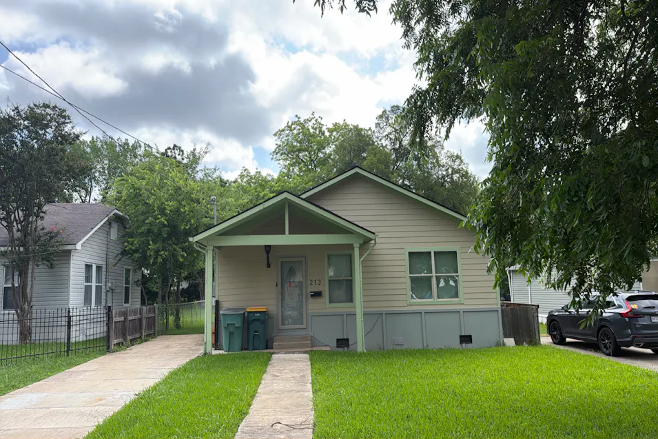 213 N Holly Ave Sherman, TX 75092, Grayson County