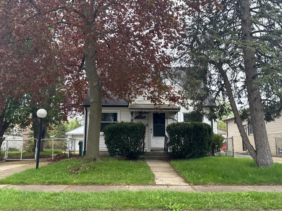 16426 Manchester Ave Eastpointe, MI 48021, Macomb County