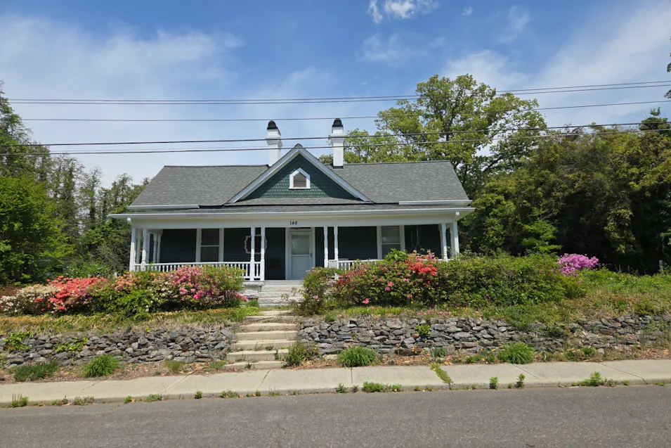 148 West Poplar Street Mount Airy, NC 27030, Surry County