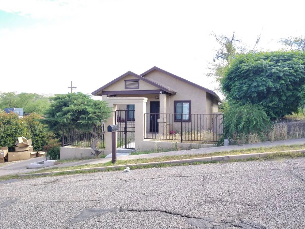 Loma St, Nogales, AZ 85621 #1