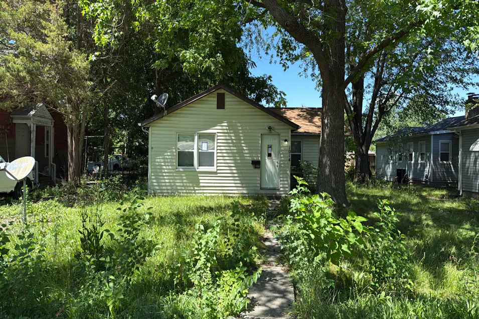 1014 E 4th St Centralia, IL 62801, Marion County