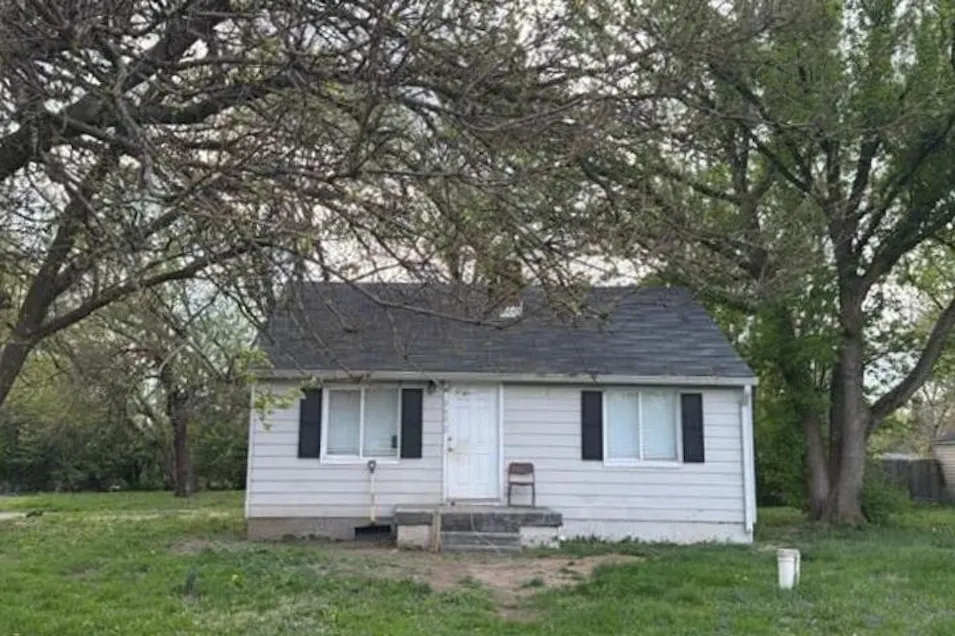 2402 N Irwin St Indianapolis, IN 46219-2244, Marion County