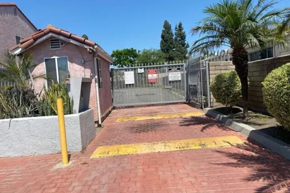 133 Racquet Club Drive Compton, CA 90220, Los Angeles County