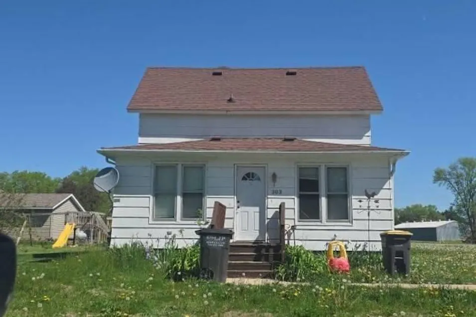 303 Hilltop St Vernon Center, MN 56090, Blue Earth County
