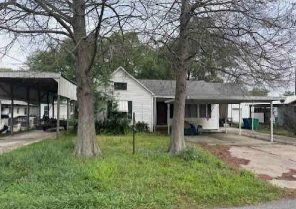 222 W 15th St Crowley, LA 70526, Acadia County