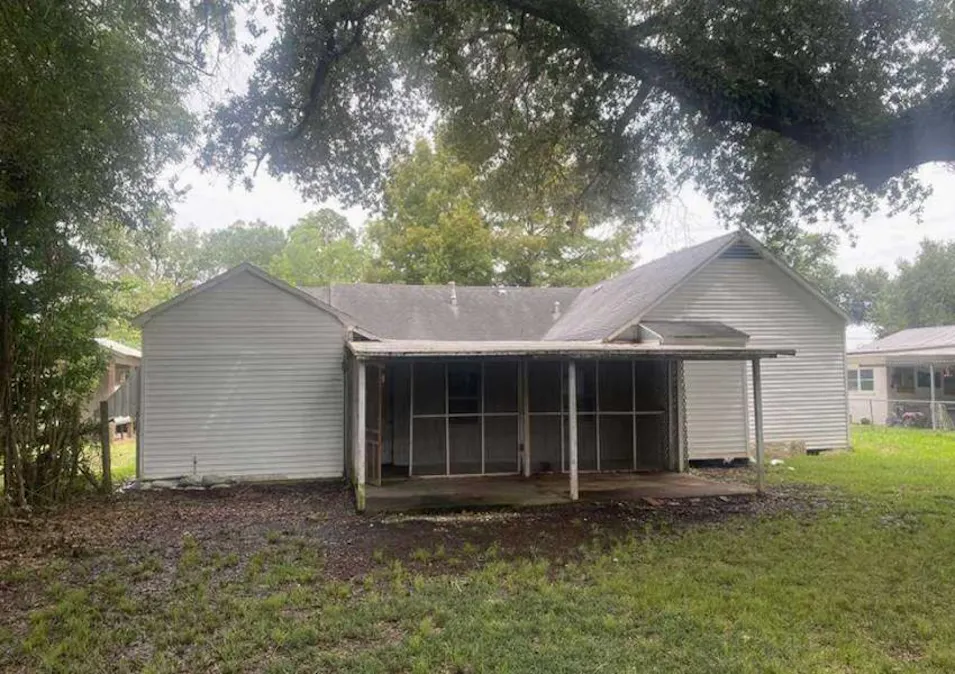 222 W 15th St Crowley, LA 70526, Acadia County