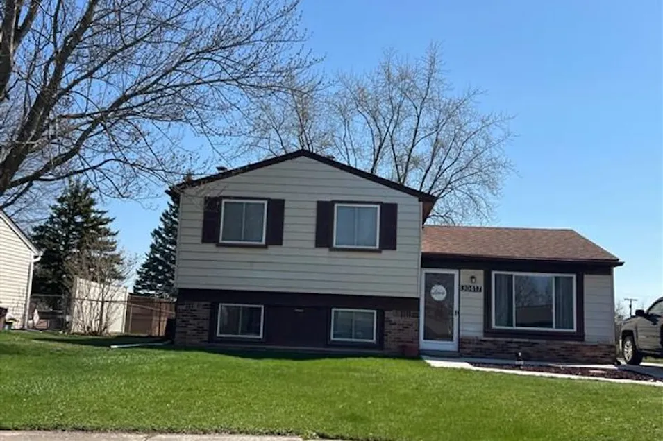 30417 Dover St Flat Rock, MI 48134, Wayne County