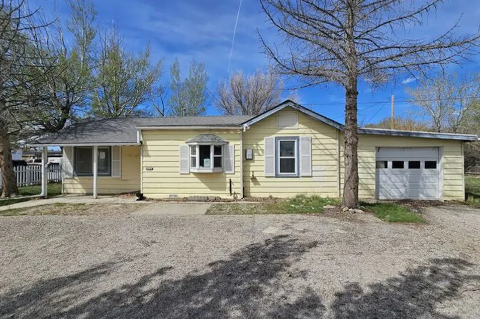 627w State St Rawlins, WY 82301, Carbon County