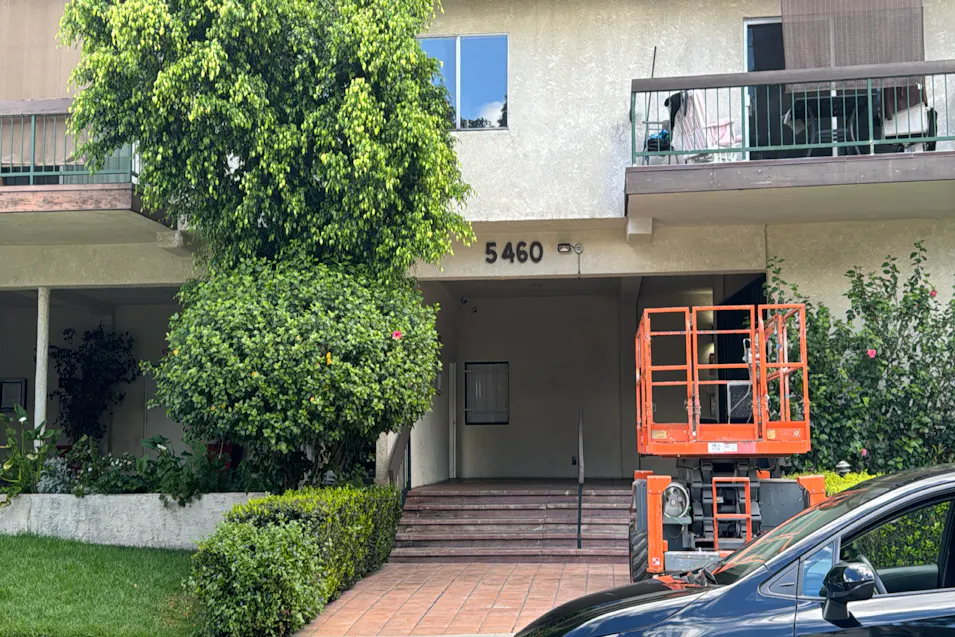 5460 White Oak Ave Unit A303 Encino, California 91316 Aka 5460 White Oak Ave Unit A303 Encino (Area) Los Angeles, CA 91316, Los Angeles County