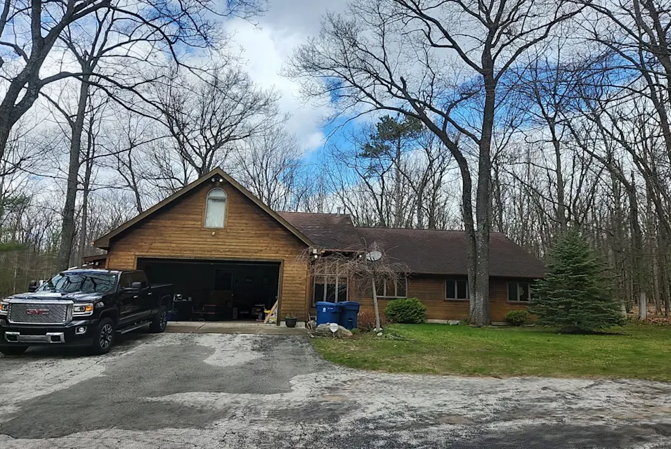 7228 W Nestel Rd Houghton Lake, MI 48629, Roscommon County