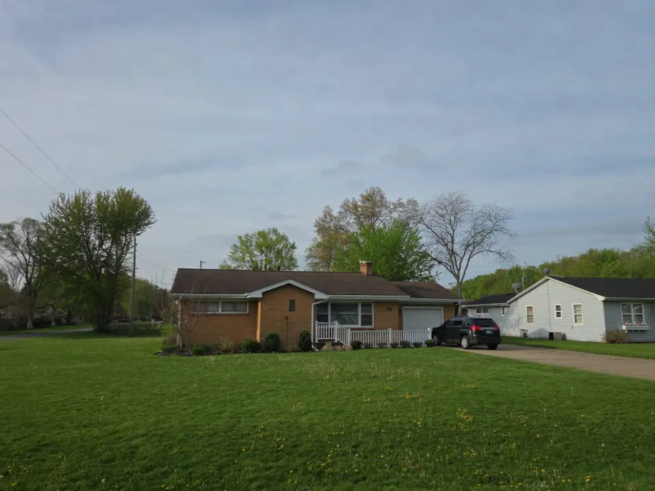 318 August Dr Benton Harbor, MI 49022, Berrien County