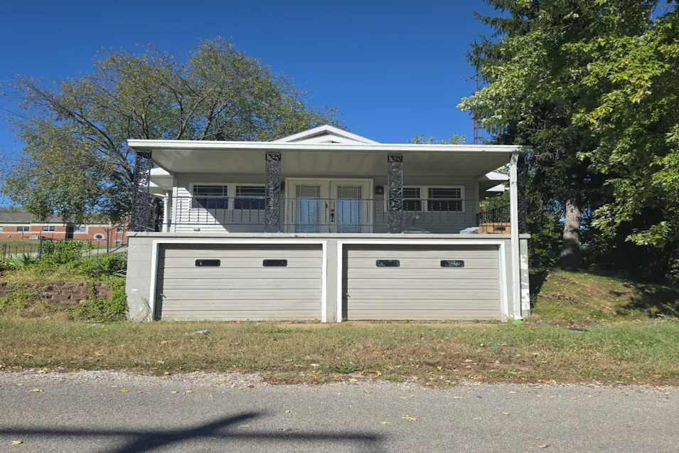 531 Sherman St Oakland City, IN 47660-1267, Gibson County