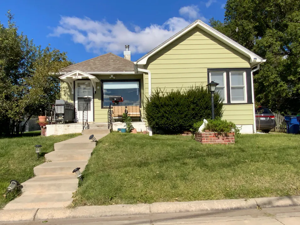 332 W 10th St Crete, NE 68333, Saline County