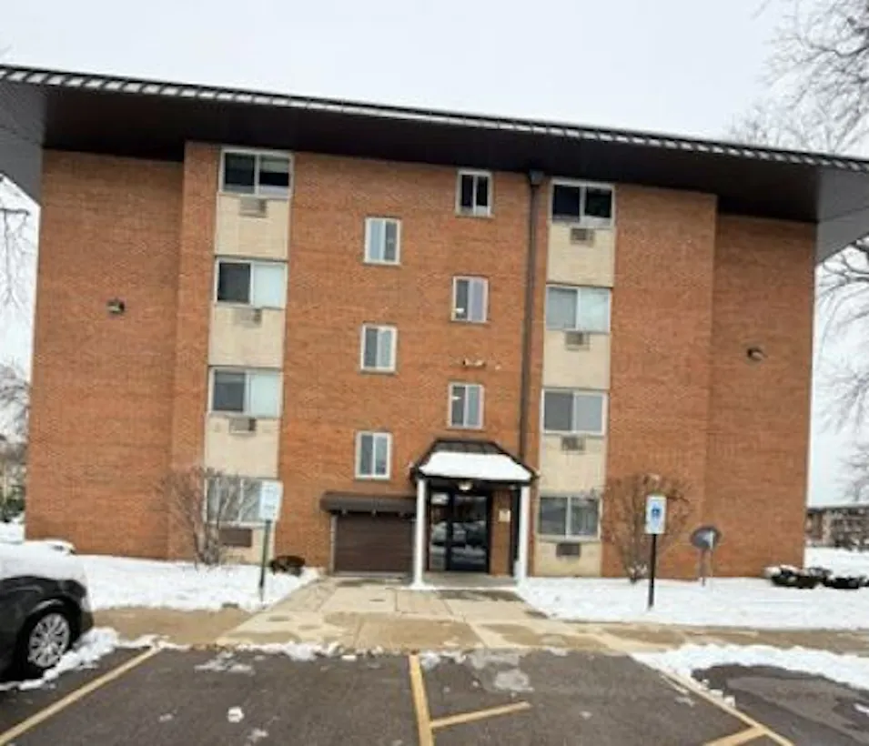 2230 S Goebbert Rd 13 Arlington Heights, IL 60005, Cook County