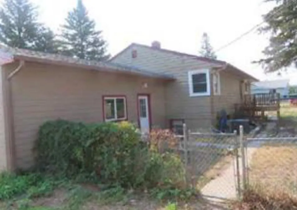 509w 5th St Lusk, WY 82225, Niobrara County